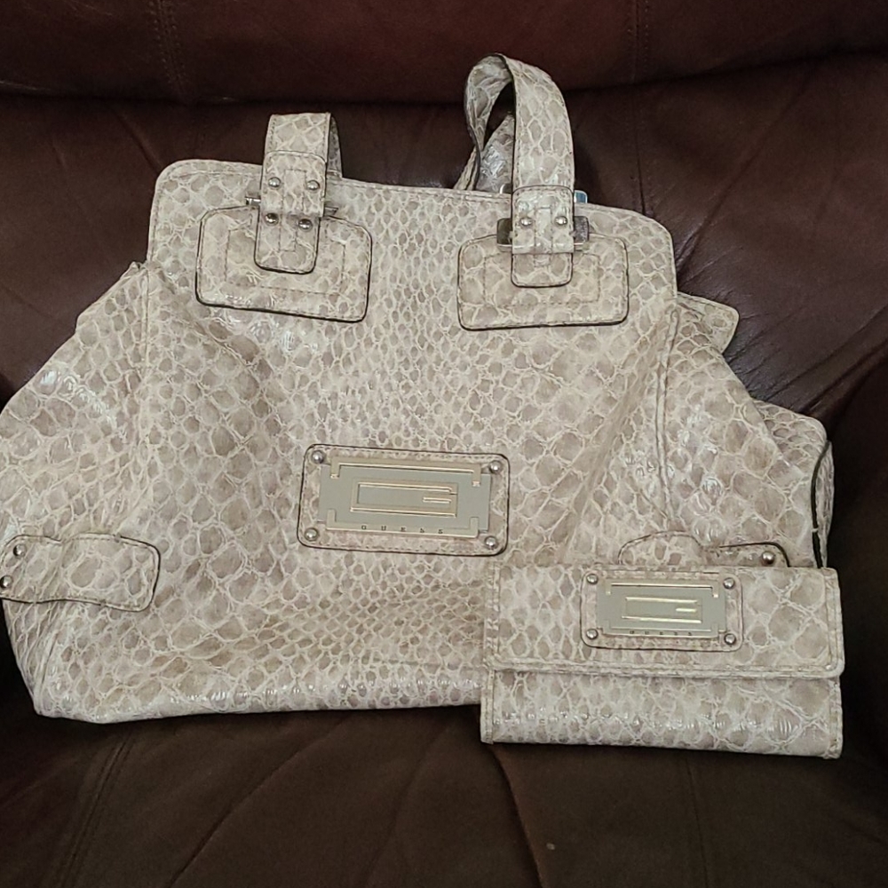Guess overnight or weekend bag